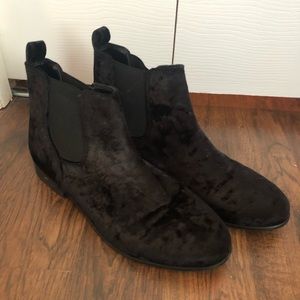 Black suede H&M Chelsea-style boots